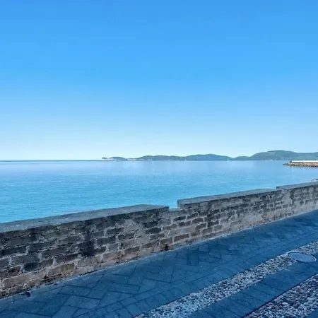 Life - Rooftop Access - Location Apartment *